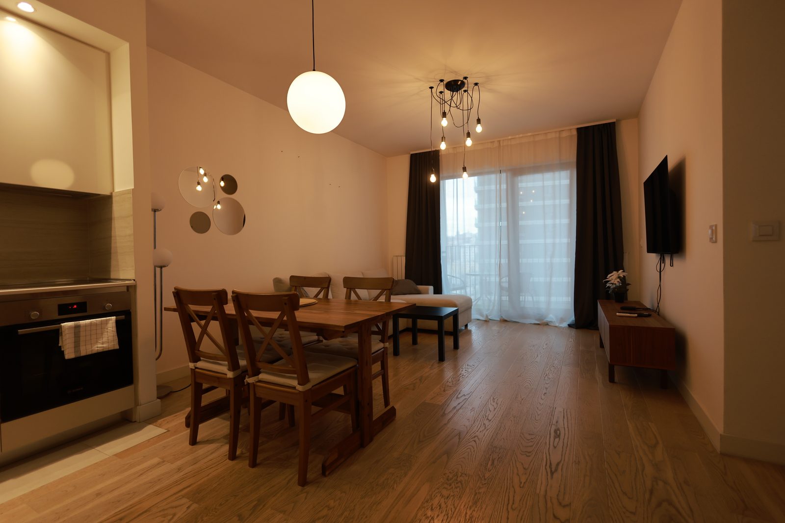 Deluks apartman u Beogradu na vodi - trpezarija i dnevni boravak