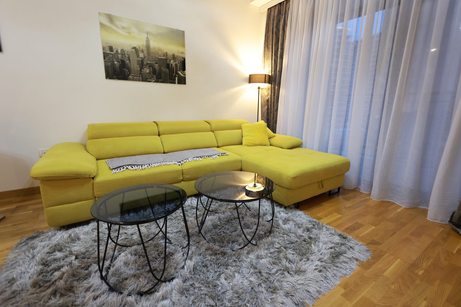 Porodicni apartman u Beogradu na vodi - dnevni boravak sa ugaonom garniturom